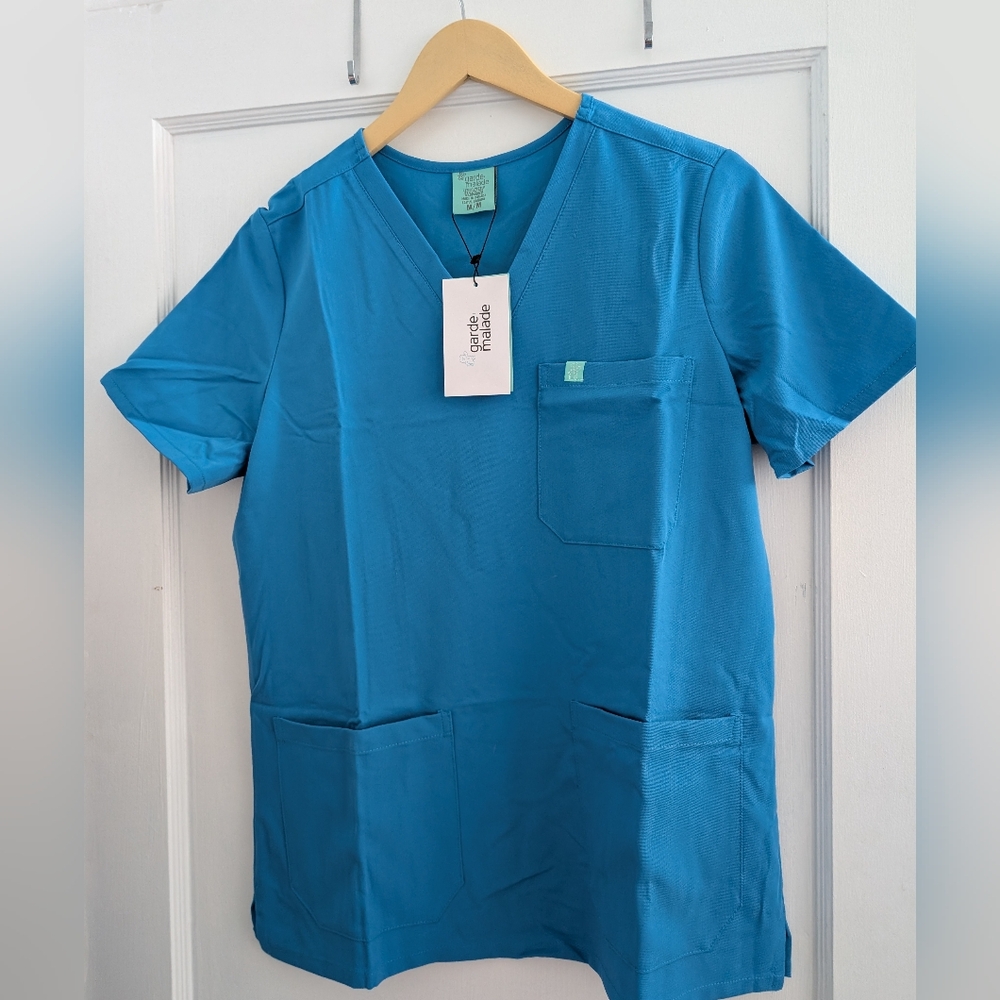 Medium Women's 3 Pocket Scrub Top